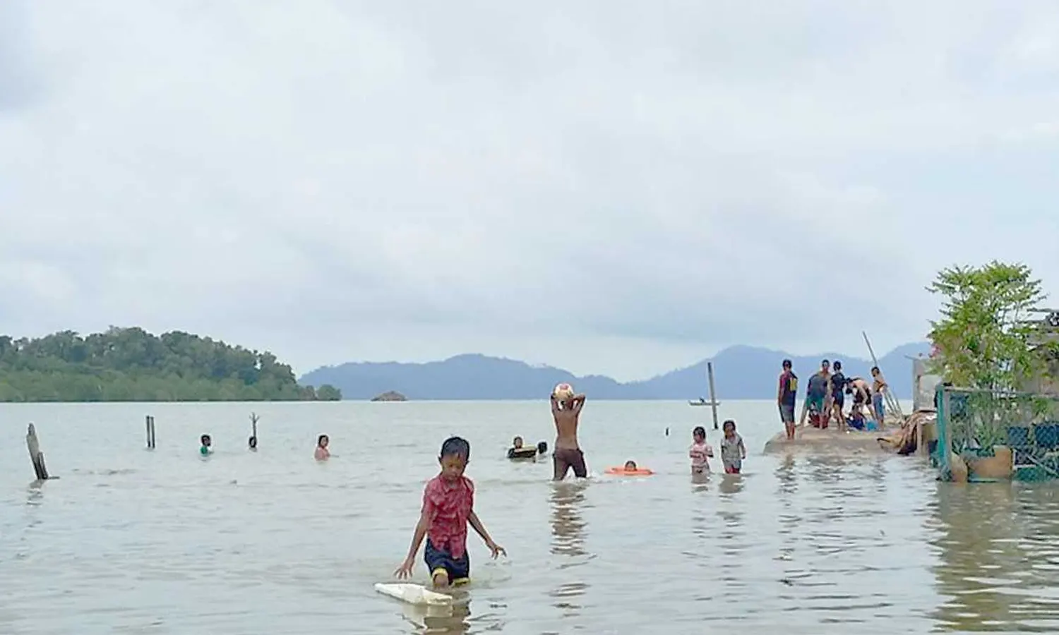 Banjir Rob Rendam Puluhan Rumah Warga di Karimun Kepri